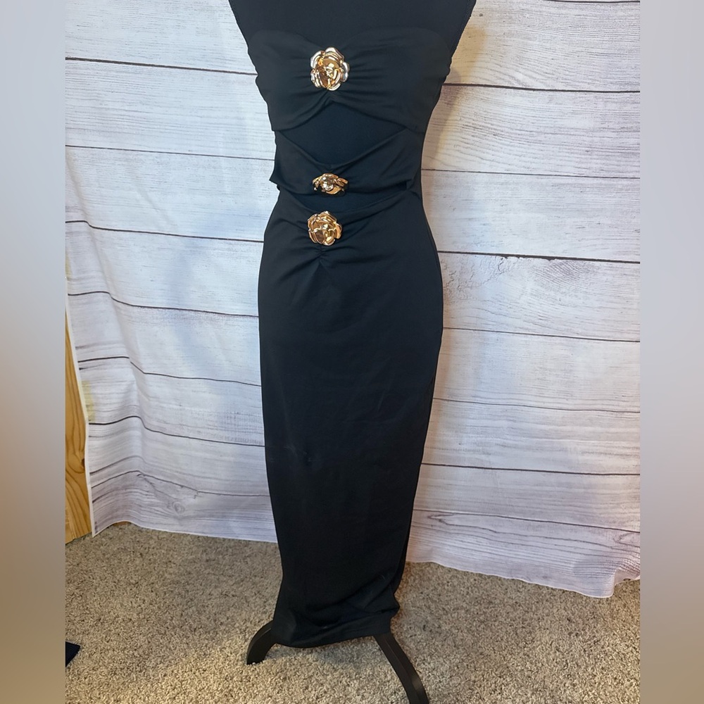 NEVER WORN form-fitting strapless stretchy gold flower detail maxi dress